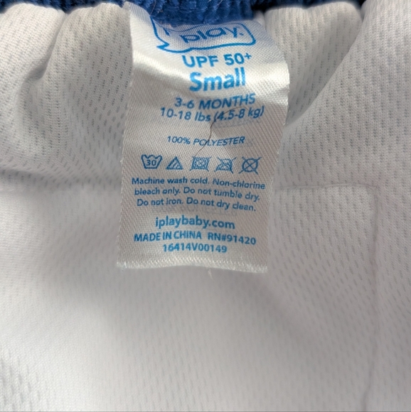 Rash guard and swim shorts - Picture 3 of 4